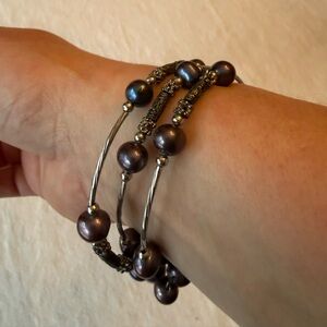 Elegant Black Pearl esque bracelet twists around and flexible perfect condition